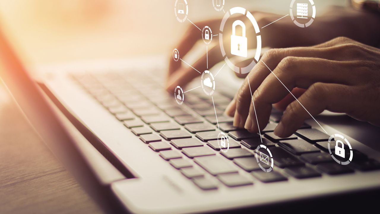 Comment repérer les brouteurs sur Facebook ?